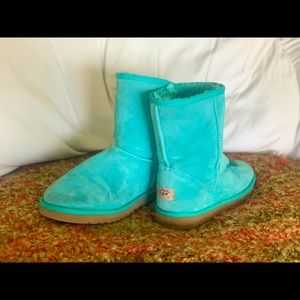 UGGs-Pristine! Classic Style. Size 11. Mint Green